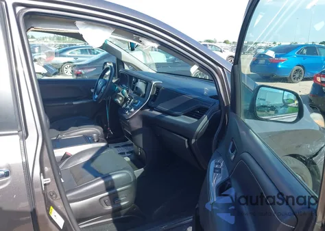 2017 Toyota Sienna Se 8 Passenger z USA, uszkodzony, nr VIN 5TDXZ3DC7HS793784